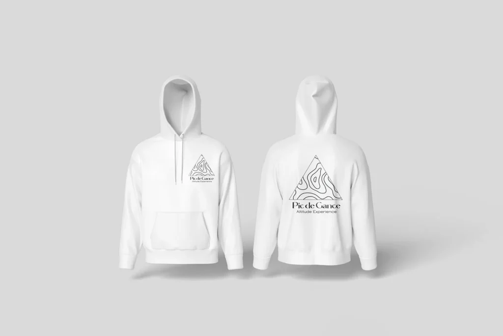 Sweat à capuche floqué Pic de Gance, design merchandising par Ambre